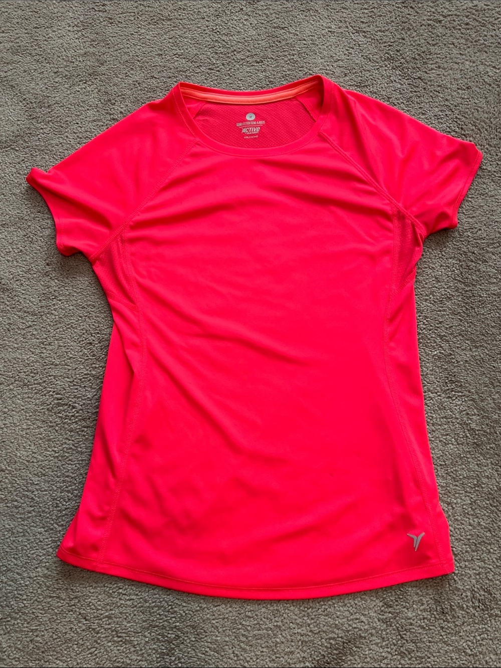 Active by Old Navy Semi-Fitted Workout Top- size M, EUC